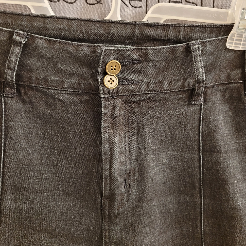 DG 16T black jeans 33" inseam. Seamed front seam